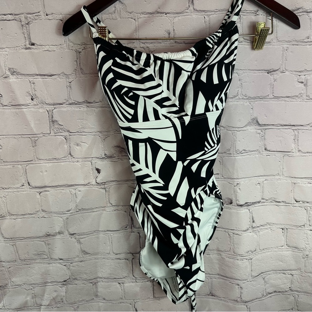 NWT BCBG Max Azria Ruched Mio One-Piece Swimsuit tummy toner sz M tropical beach
